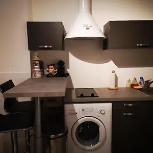 https://superbe-studio-meuble-cosy-avec-patio-au-calme-jean-medecin.fr-provencehotel.com